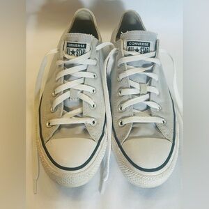 Converse Chuck Taylor Low Top Sneakers Light Gray/White Women’s 10 and Men’s 8